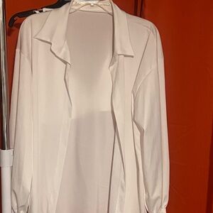 3pc set features Elegant White Women's Blazer,Bra top and shorts (New)